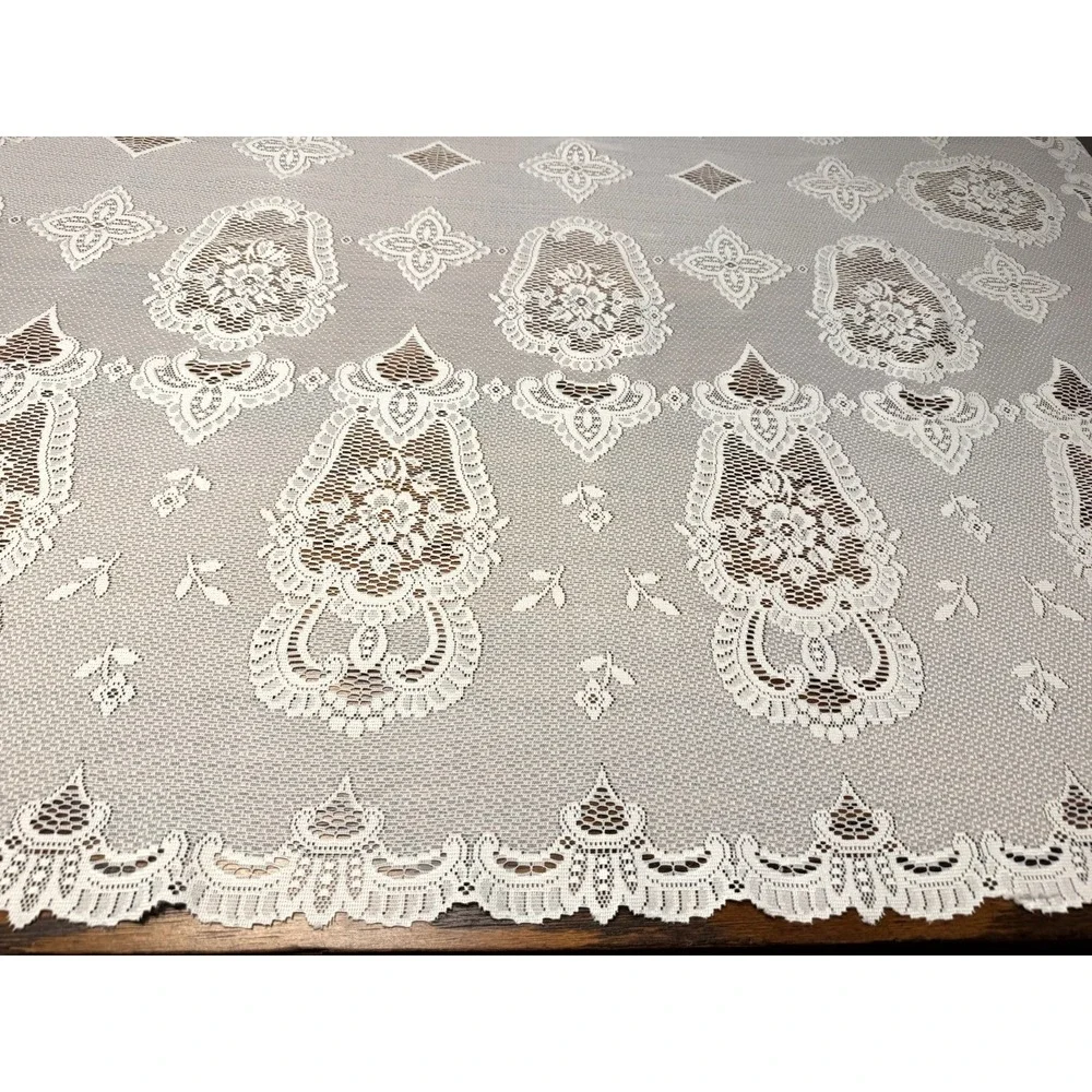 VINTAGE OFF WHITE LACE TABLECLOTH - 101